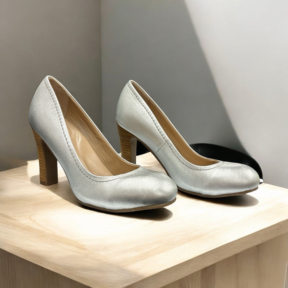 YOU by Crocs Premium Leather Sammilee Pump Silver Wood Block Heel Size 7.5 M